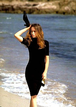Emmanuelle Beart no clothes